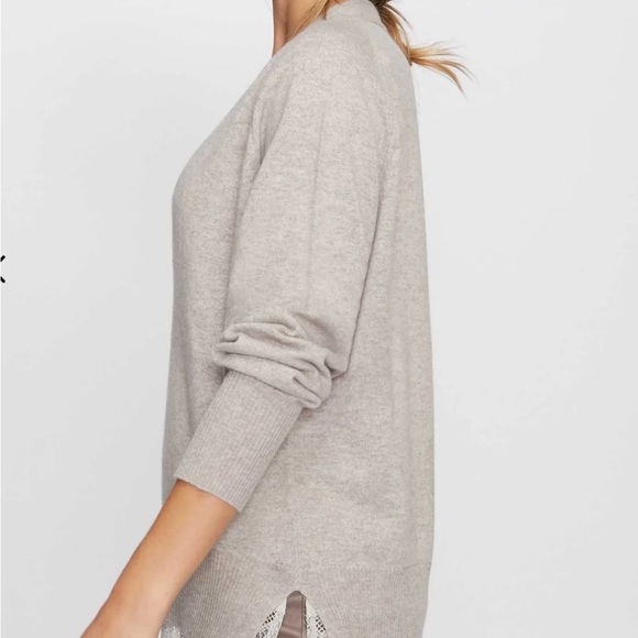 Brochu Walker Gray The Lace Vee Looker Pullover Sweater - Picture 9 of 11